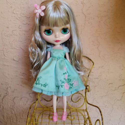 Factory Type Neo Blythe Doll Silver Hair - Includes Outfit