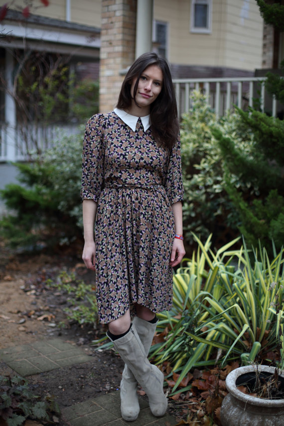 SALE!! 1970's Collared Fitted Flower Dress