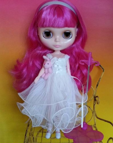 Factory Type Neo Blythe Doll Magenta Hot Pink Hair, w/ outfit, stand, accessory