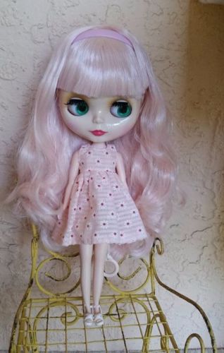 Factory Type Neo Blythe Doll Pale Pink Hair - Includes Outfit