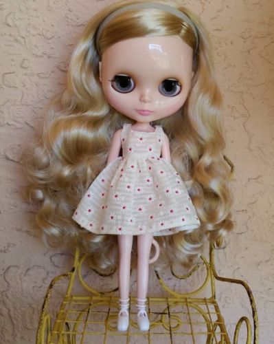 Factory Type Neo Blythe Doll Dark Blonde Hair - Includes Outfit