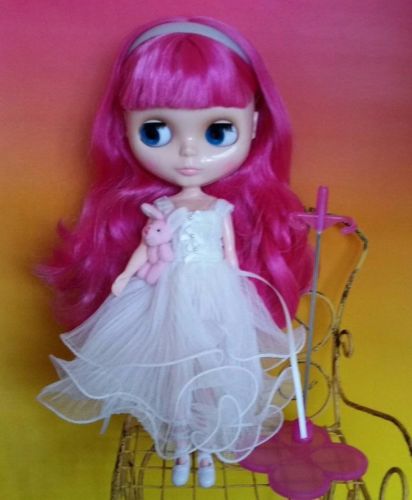 Factory Type Neo Blythe Doll Magenta Hot Pink Hair, w/ outfit, stand, accessory