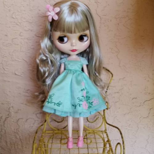 Factory Type Neo Blythe Doll Silver Hair - Includes Outfit