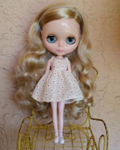 Factory Type Neo Blythe Doll Dark Blonde Hair - Includes Outfit