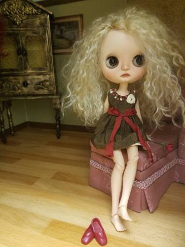 GORGEOUS OOAK Blythe middie doll Casey CUPCAKE CURIO rooted hair XS neemo body