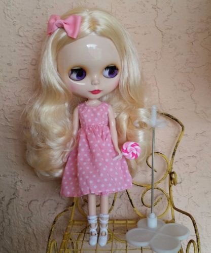 Factory Type Neo Blythe Blonde Hair - with outfit, stand, accessory