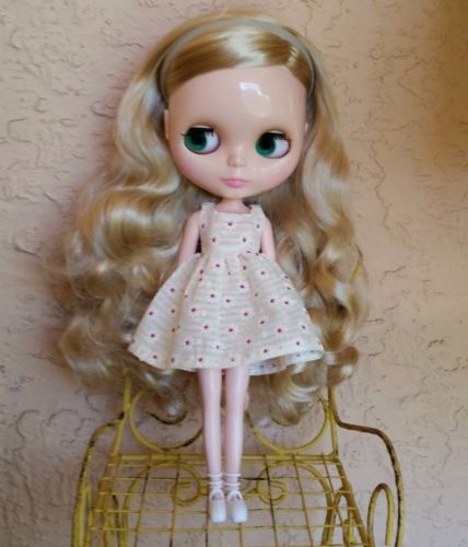 Factory Type Neo Blythe Doll Dark Blonde Hair - Includes Outfit