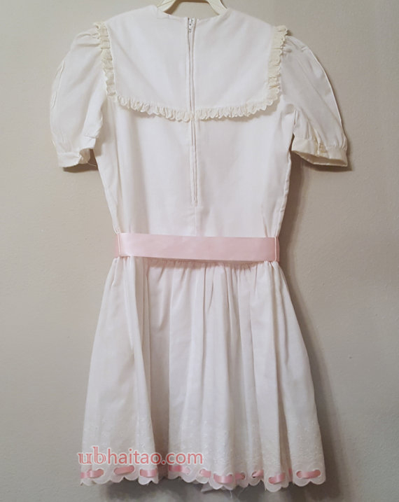 Vintage Big Girls Dress in White with Large Eyelet Collar and Pink Trim- Size 10- New, never worjn