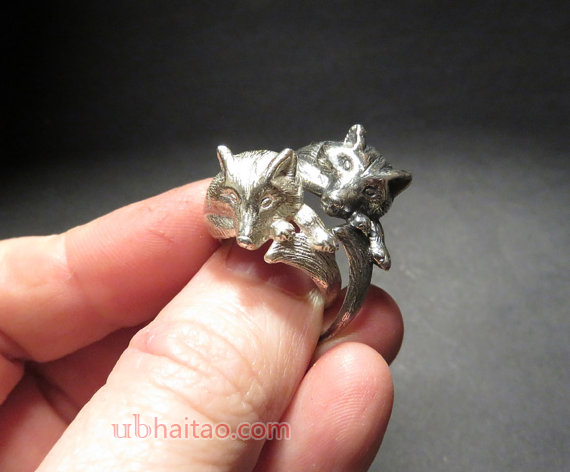 Grey Wolf Ring - Sterling Silver Sculpted Resting Black Wolf Ring